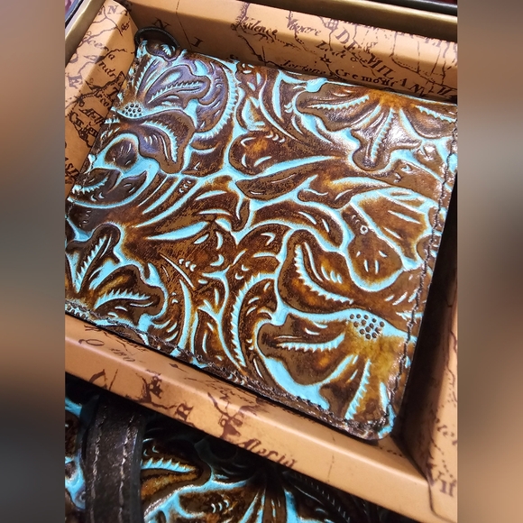 Gift Set - Picture 3 of 5